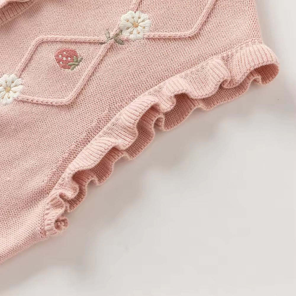 【予約】dave&bella デイブベラ　ストロベリー&フラワー刺繍ベスト　DB3252650